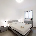 アパート 4 *